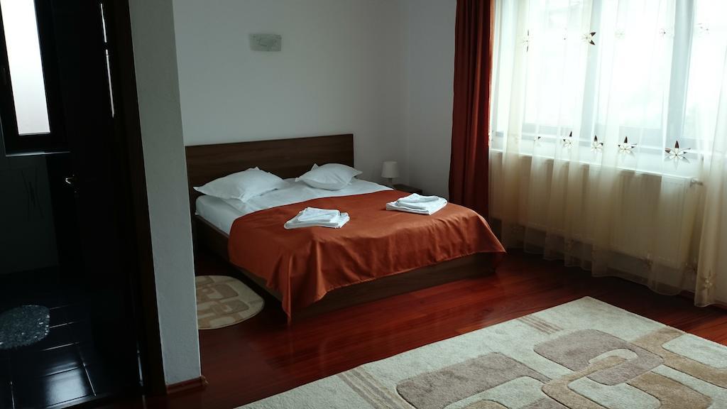 Pensiunea Maria Călimăneşti Kamer foto