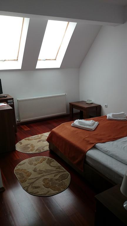 Pensiunea Maria Călimăneşti Kamer foto